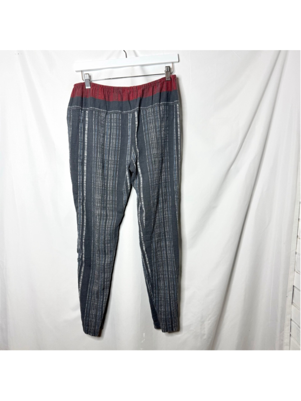 Women's Xirena Gray Red Striped Elastic Waist Pants Medium - Picture 2 of 6